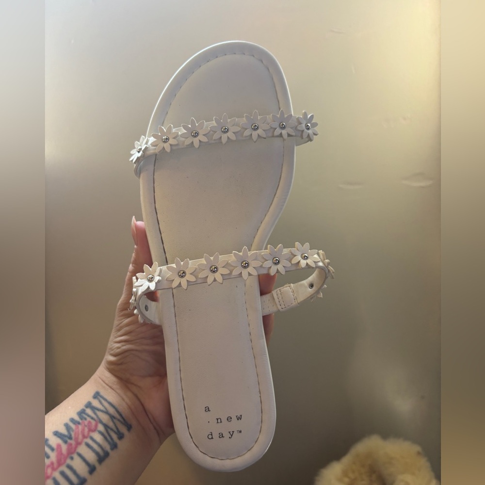 Super cute and comfortable sandals